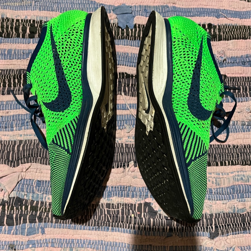 Nike Flyknit Racer - Picture 5 of 5